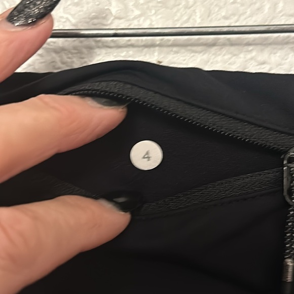 Lululemon speed up mesh running short - Picture 3 of 3